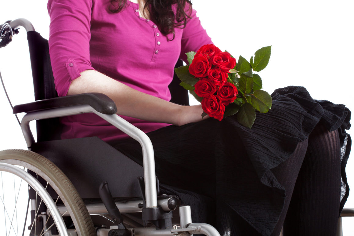 Инвалидное коляска с цветами
